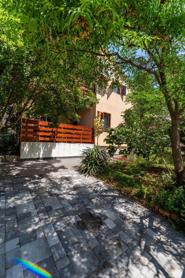 Vacation House Anna Karlobag Exterior photo